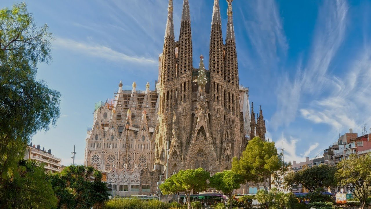 Barcelona, Spain Travel Guide – Must-See Attractions